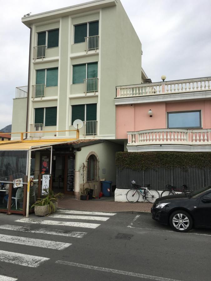 Appartamento Miramare, 2 Camere, Cucina, Bagno, Ventimiglia Exterior photo